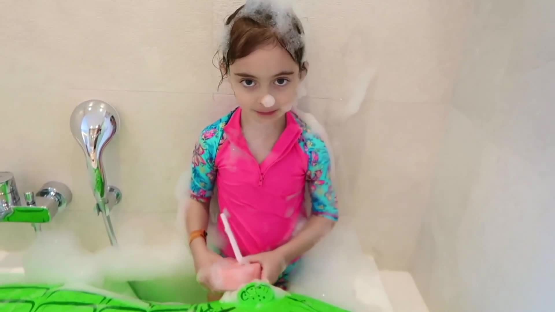 Let's get our hands clean... by making a play-doh crocodile! This creative video shows how to sculpt a friendly croc and colorful soap bars.