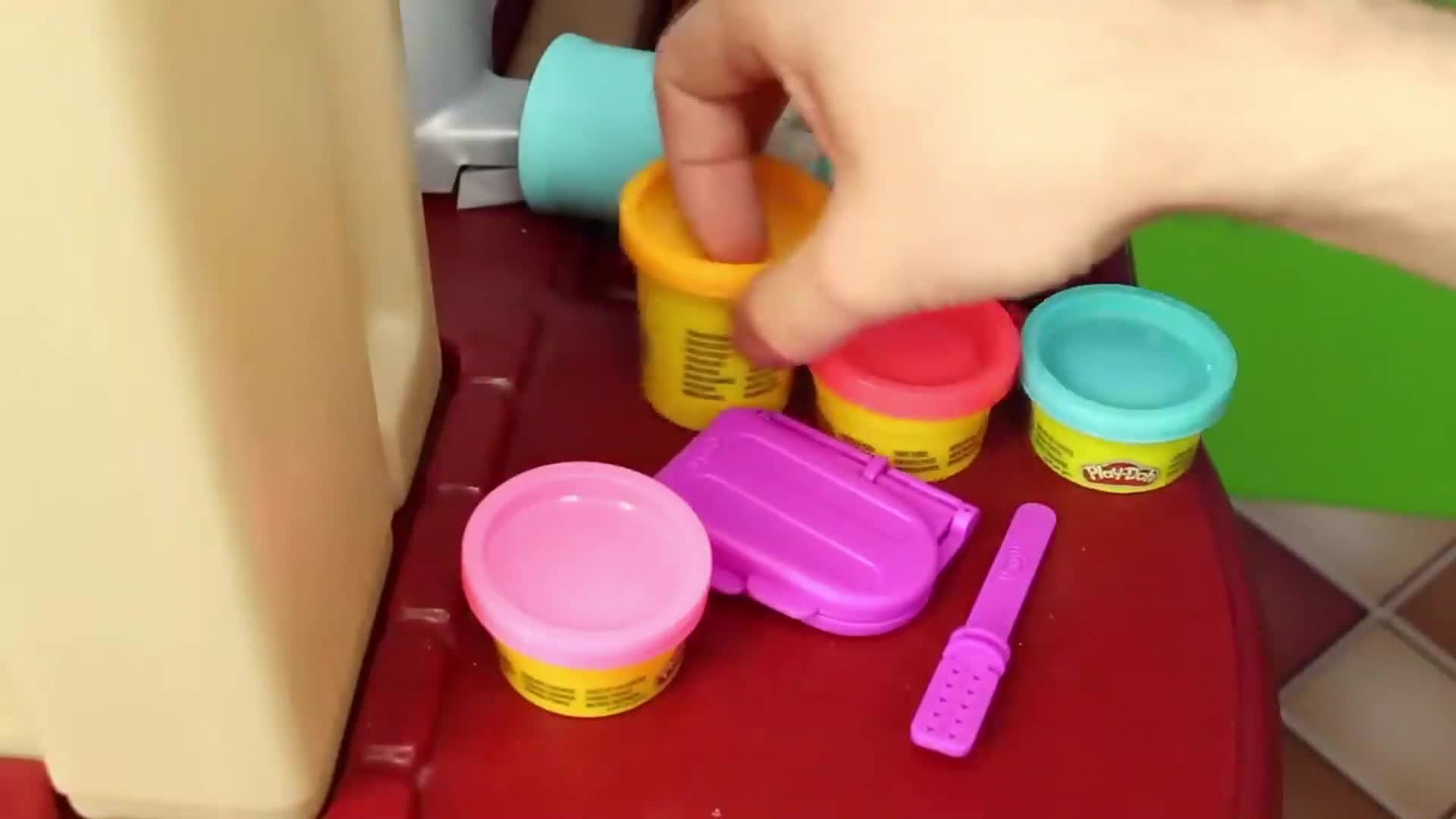 Let's cook a rainbow! This fun cooking show uses a toy kitchen to make pretend foods of every color, from red apples to green broccoli.