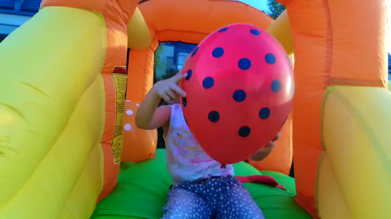 The animals are having a party with colorful balloons! Watch them play and try not to pop them in this happy outdoor adventure.