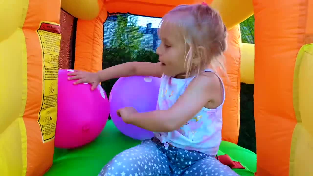Why do balloons float? This educational video explains the simple science of helium and air while kids enjoy a happy playtime outside.