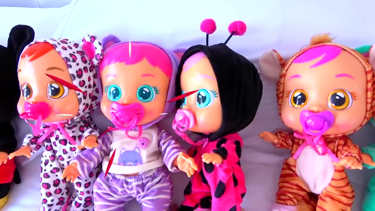 Alice has a collection of magic animal toys that come to life! Join her for a fun entertainment game where the animals perform amazing tricks.