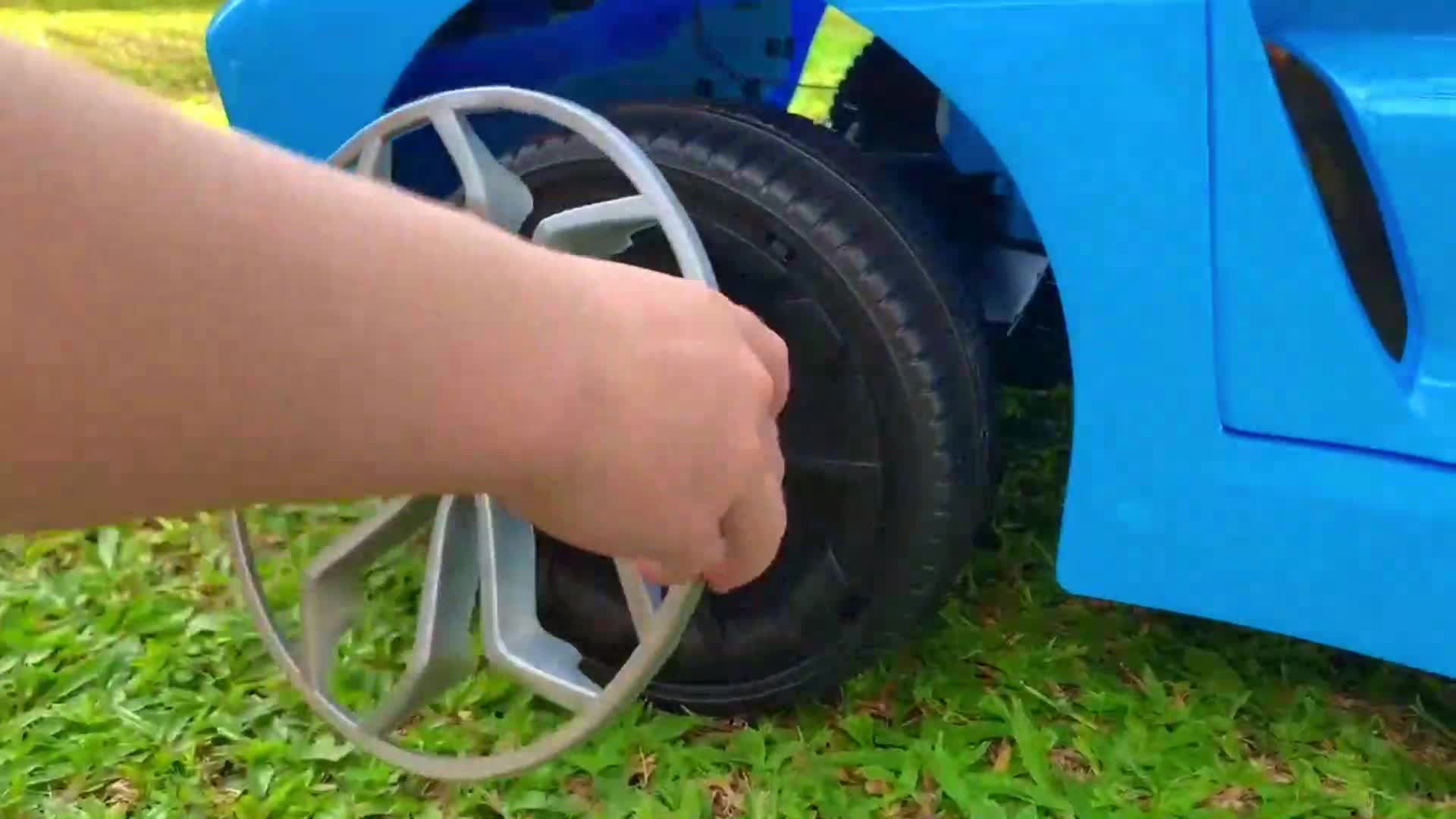 Red, blue, yellow, green! All the colorful cars are learning to be friends. A simple story about sharing toys and being kind to everyone, no matter their color.