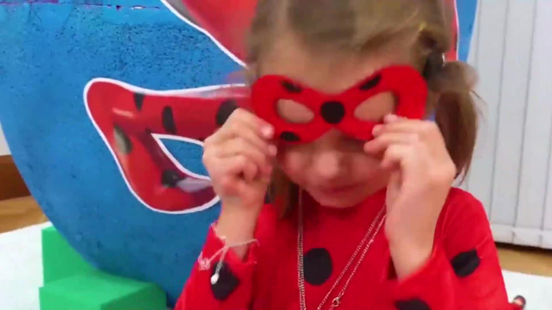 Which color egg has the best prize? A fun video about colors, surprises, and the joy of unboxing new dress-up toys.