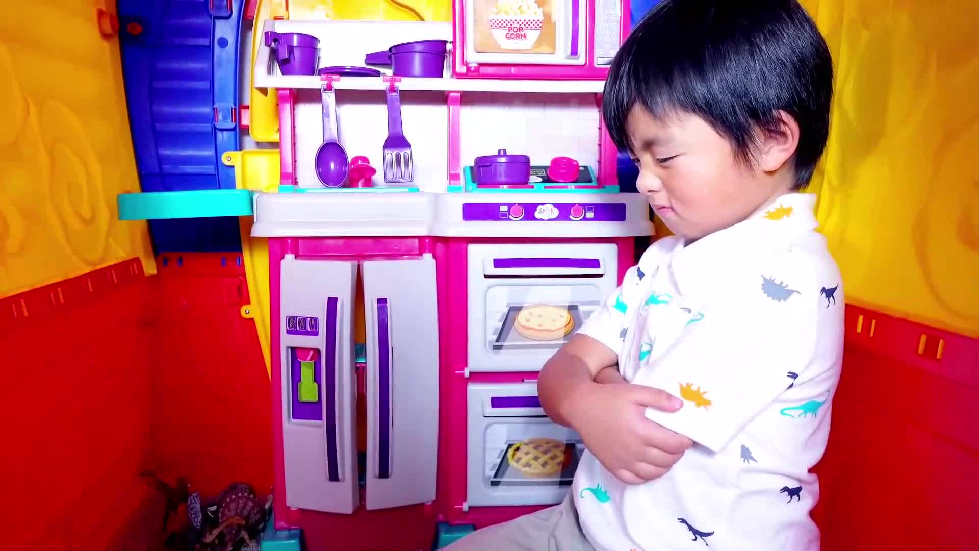 Building a toy house is a great hands-on way to learn basic engineering and architectural concepts. A great video for developing STEM skills.