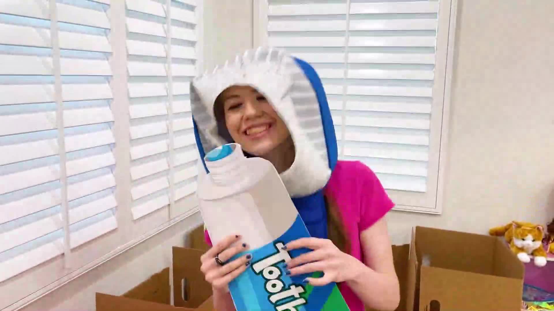 Learn about healthy teeth by creating a model mouth with Play-Doh! This video shows how to make teeth and a toothbrush for pretend play.